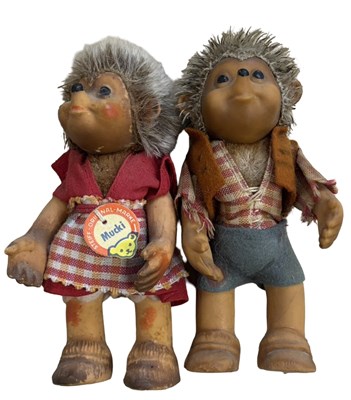 Lot 381 - A pair of vintage Steiff hedgehogs, Macki and...