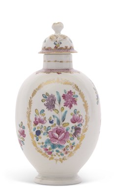 Lot 76 - An 18th Century Worcester porcelain tea caddy...