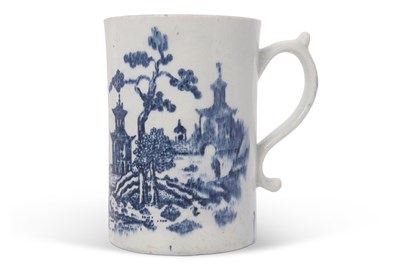 Lot 91 - A large Lowestoft porcelain tankard with...