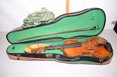 Lot 118 - A cased violin