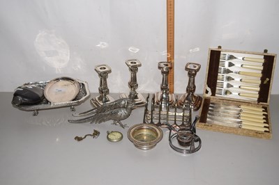 Lot 125 - Mixed Lot: Various silver plated wares to...