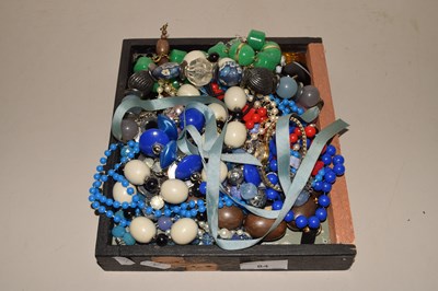 Lot 84 - A box of various assorted costume jewellery