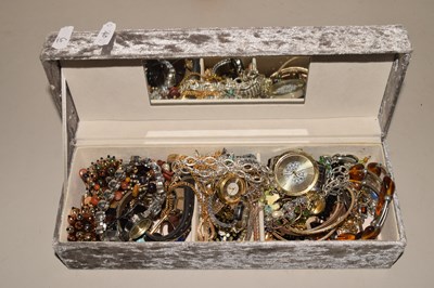 Lot 90 - Box of costume jewellery