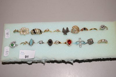 Lot 91 - Quantity of various costume jewellery rings