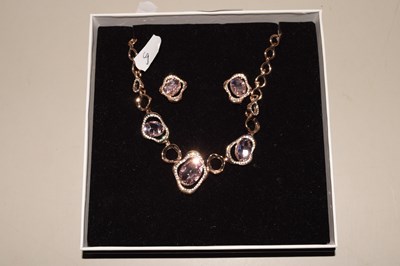 Lot 94 - A jewellery connection earring and necklace set