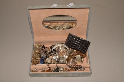 Lot 95 - Box of assorted costume jewellery