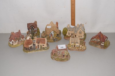 Lot 133 - A collection of Lilliput Lane cottages