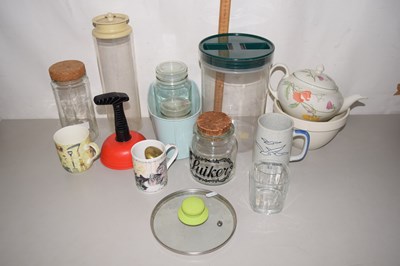 Lot 515 - Mixed Lot: Kitchen storage and other items