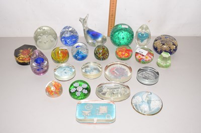 Lot 518 - Glass paperweights