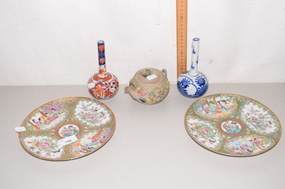 Lot 144 - Mixed Lot: Two Canton plates, both with minor...
