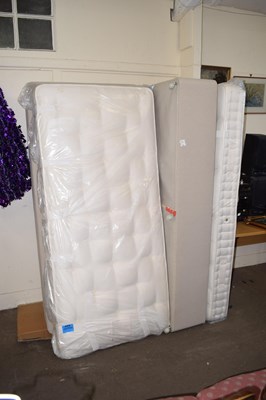 Lot 735 - Double bed