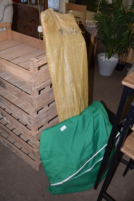 Lot 723 - Camping equipment