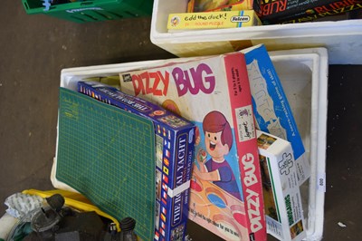 Lot 800 - BOX CONTAINING BOARD GAMES, JIGSAWS ETC