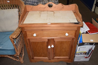 Lot 733 - A tile topped pine wash stand