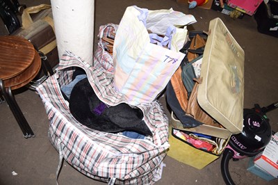 Lot 752 - A quantity of vintage clothing and accessories
