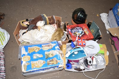 Lot 769 - Box of assorted household clearance