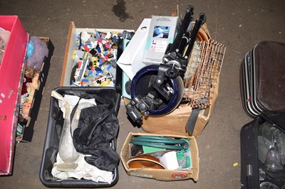 Lot 775 - Quantity of assorted household clearance