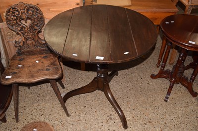 Lot 264 - Round tilt top table