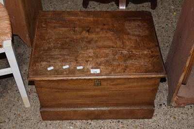 Lot 270 - Small storage box with hinged lid
