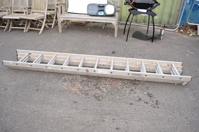 Lot 306 - Triple extending ladder