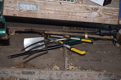 Lot 347 - Mixed lot of garden tools to include loppers,...