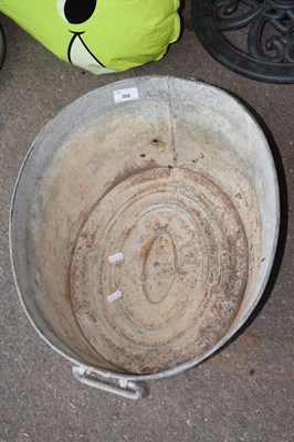 Lot 352 - A tin bath