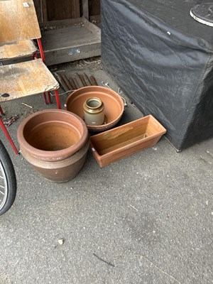 Lot 372 - Mixed lot of terracotta plant pots