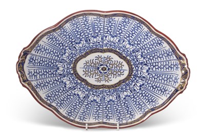 Lot 95 - A Worcester porcelain dish of shaped form...