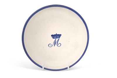 Lot 98 - An Isleworth porcelain dish with armorial...