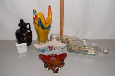 Lot 126 - Mixed Lot: Art Glass vases, pair of ships in...