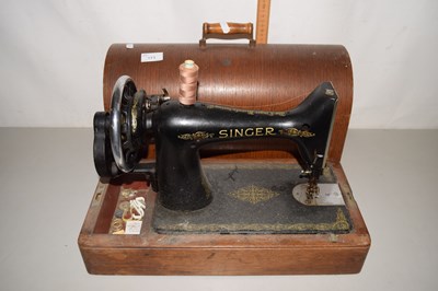 Lot 173 - A vintage SInger sewing machine
