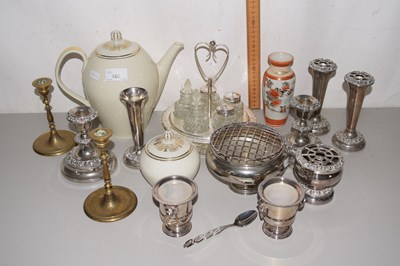 Lot 188 - Mixed Lot: Various silver plated wares, small...