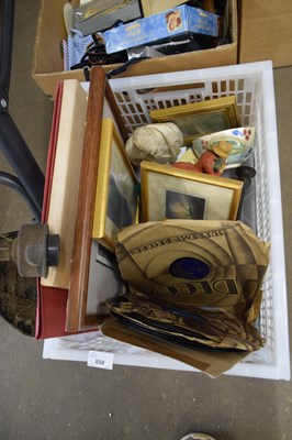 Lot 850 - Two boxes of ornamental pieces