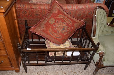 Lot 282 - Vintage wooden crib