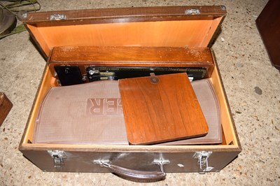 Lot 356 - A vintage Singer sewing machine