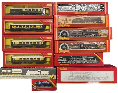 Lot 54 - ONE BOX: Various boxed 00 gauge rolling stock,...