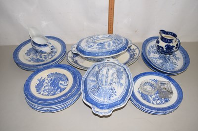 Lot 18 - Mixed Lot: Various blue and white dinner wares