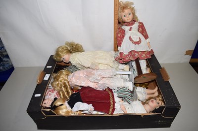 Lot 22 - Box of various collectors dolls