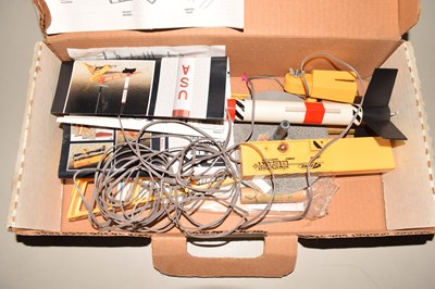 Lot 70 - A boxed Estes flying model rocket
