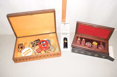 Lot 89 - A carved jewellery box containing a boxed...