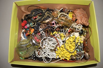 Lot 99 - A box of various costume jewellery