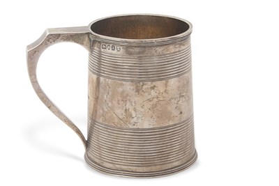 Lot 201 - A George III silver tankard of tapering...