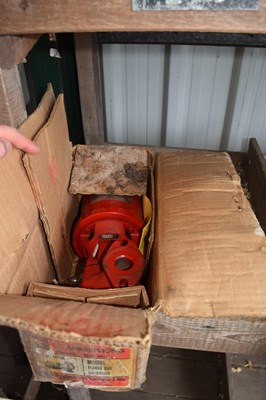 Lot 393A - Red pump