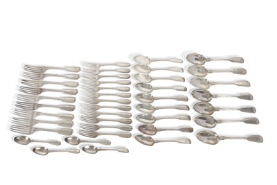 Lot 245 - A quantity of Victorian fiddle and thread...