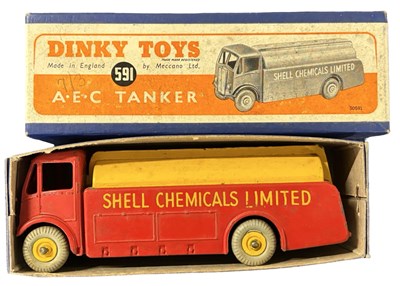 Lot 118 - A boxed Dinky Toys 591 AEC Tanker, Shell...