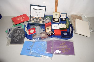 Lot 68 - A collection of Royal Mint coinage of Great...