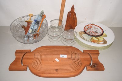 Lot 129 - Mixed Lot: Cake stand, various glass bowls,...