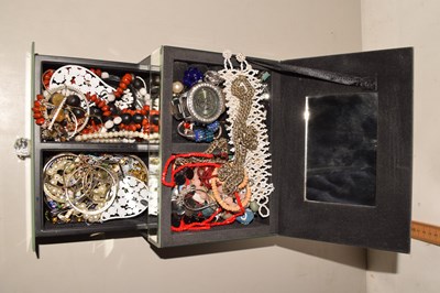 Lot 94 - Case of costume jewellery