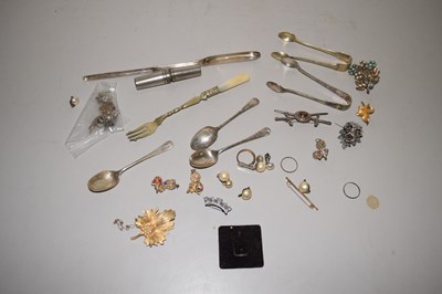 Lot 98 - Mixed Lot: Various costume jewellery, silver...