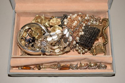 Lot 99 - Box of assorted costume jewellery